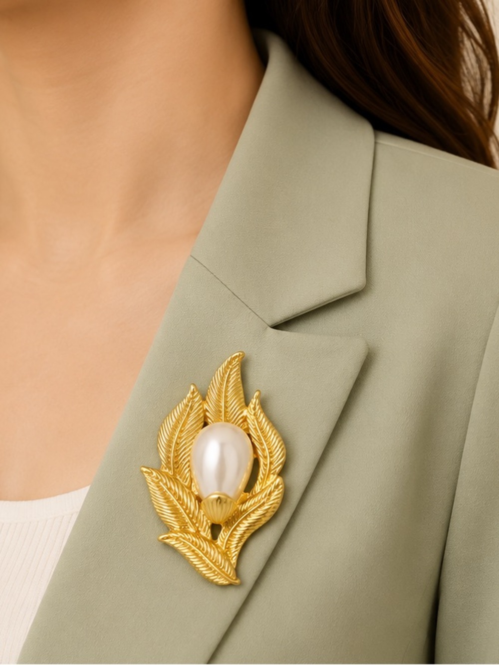 Classic Gold Floral Leaf Pearl Brooch